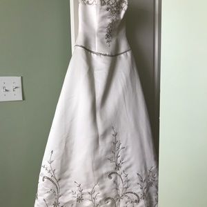 Never worn size 4 wedding